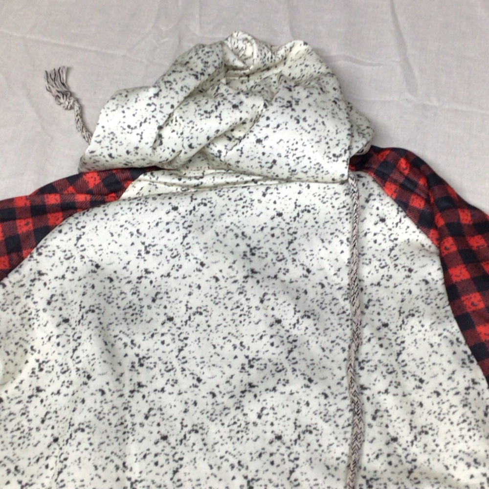 Skull and Football Hoodie with Plaid Sleeves buccaneers - Picture 5 of 9